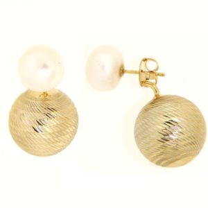 Orecchini perle fiume in oro 14kt con effetto diamantatura.Designer Gabriela Rigamonti
