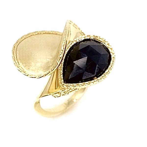 Yellow gold ring with black onyx. Also available in 14Kt and 18Kt gold.Glitter Collection.Designer Gabriela Rigamonti